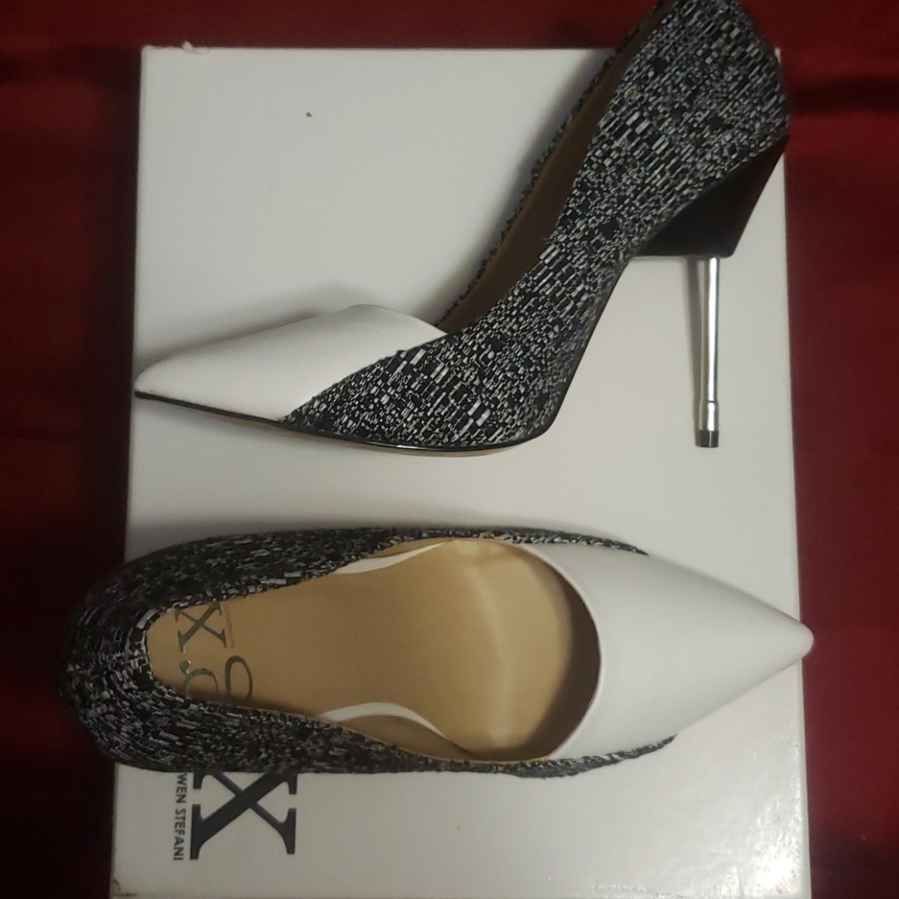 Shoes - Picture 2 of 3